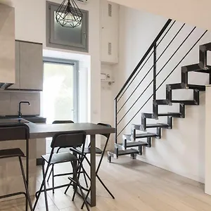 https://modern-loft-in-the-navigli-area.italymilanhotels.net